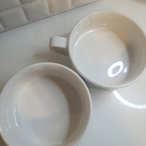 Bundle of Collectors Mugs - Picture 13 of 14